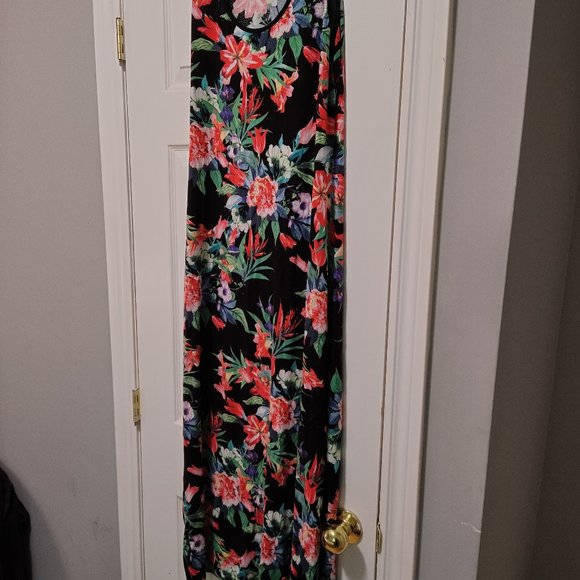 Dresses & Skirts - Brochure multi color sleeveless dress size small. 95% rayon 5% spandex